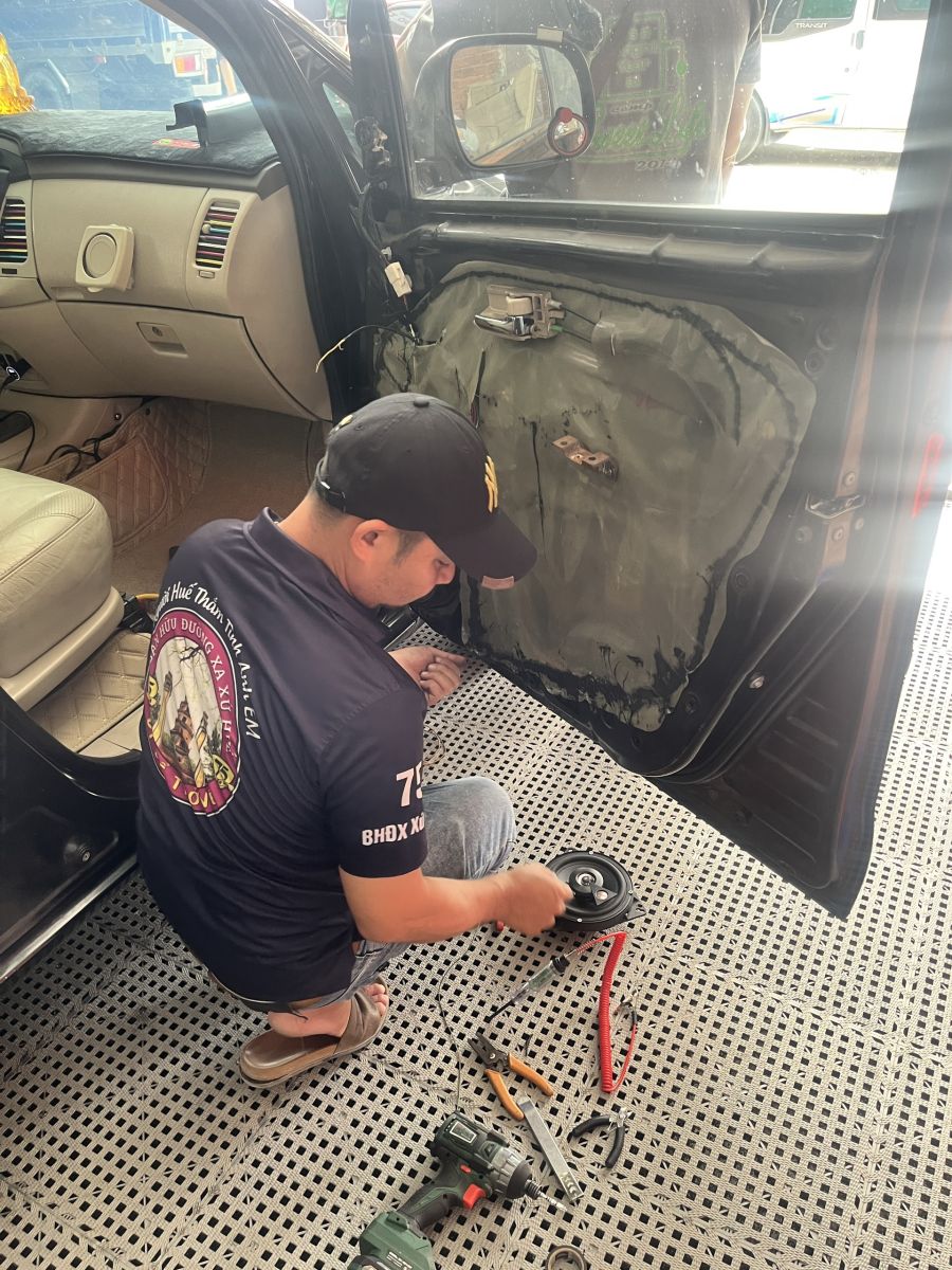 Hệ thống loa cao cấp được lắp đặt tại Thành Đạt Garage Auto.